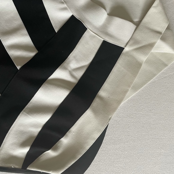 New black and white body on dress - Picture 4 of 4